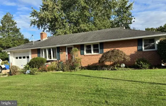 2018 Pineview Dr, York, PA 17408 - #1