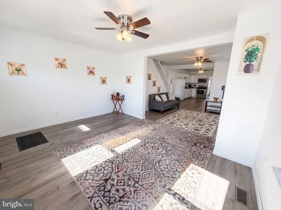 829 E Poplar St, York, PA 17403 - #3