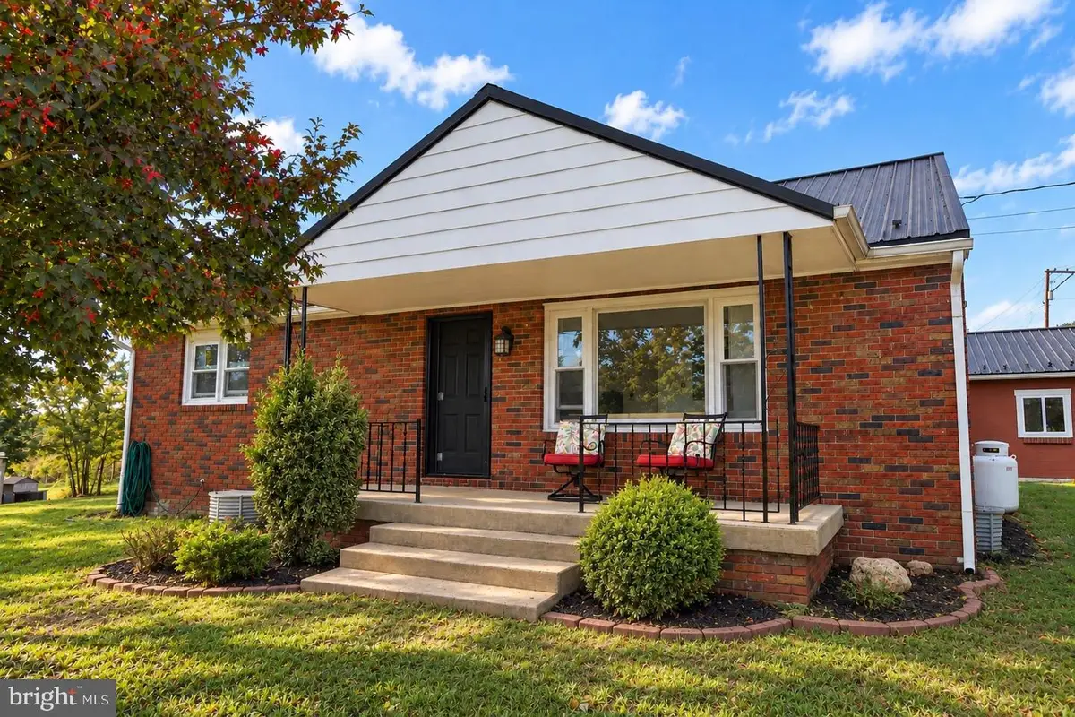 233 Manor Rd, Red Lion, PA 17356 - #1