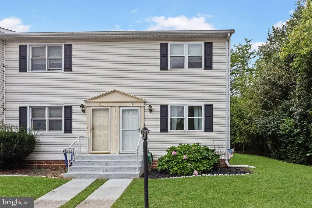 198 Center St, Hanover, PA 17331 - #1