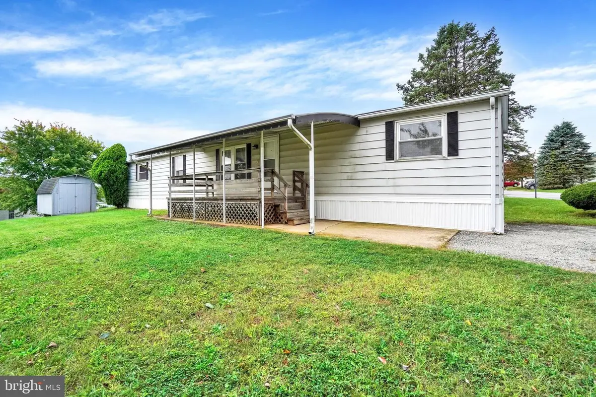 137 Carbridge Rd W, Stewartstown, PA 17363 - #1