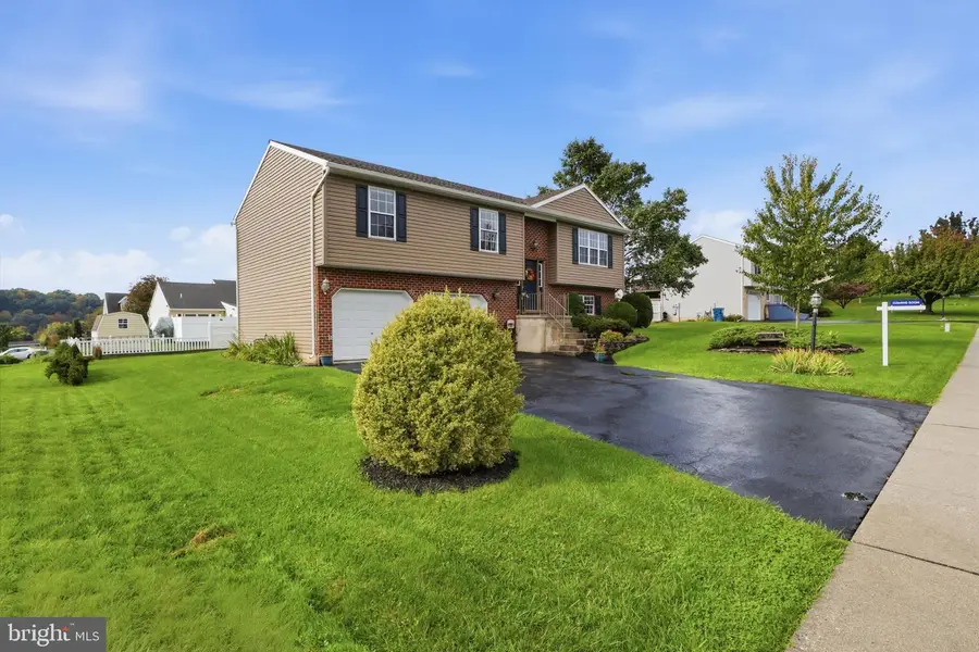 245 Abbey Dr, Mount Wolf, PA 17347 - #3