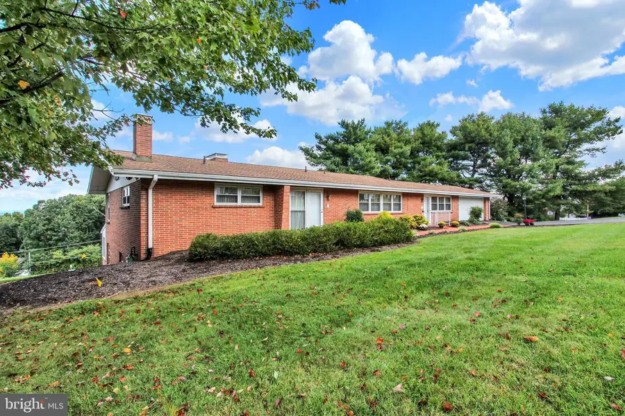 41 Hillcrest Dr, Hanover, PA 17331 - #2