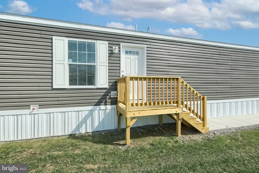 8 Chesapeake Dr, Abbottstown, PA 17301 - #3