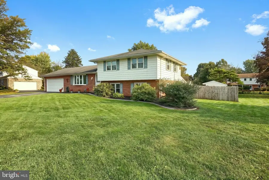2555 Primrose Ln, York, PA 17404 - #3