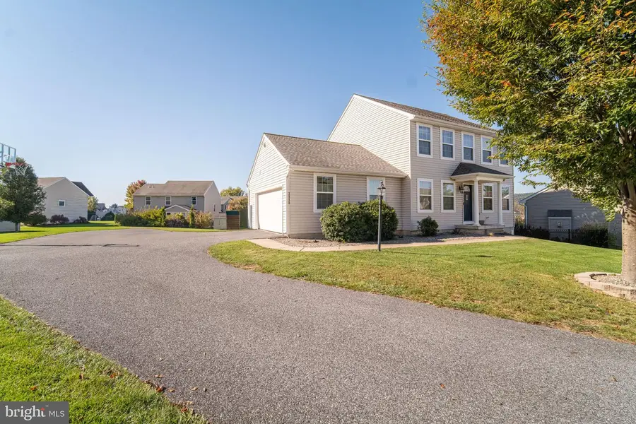 3910 E Sloway Cir, York, PA 17402 - #2