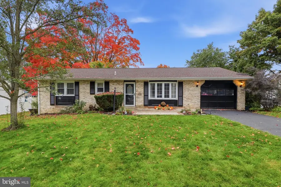 27 Belair Dr, Dillsburg, PA 17019 - #2