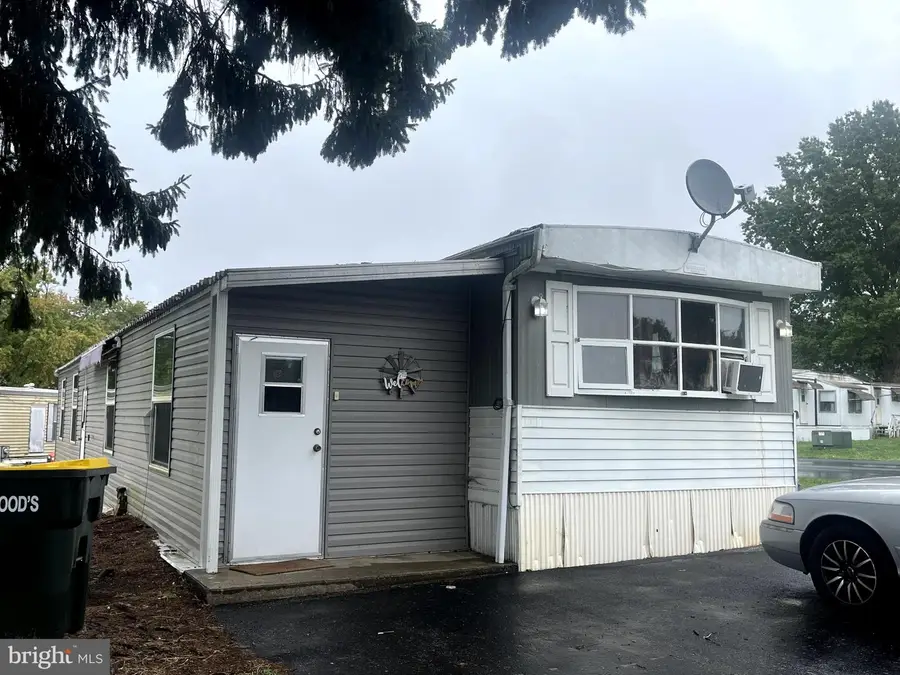 816 Marlette Cir, Mount Wolf, PA 17347 - #2