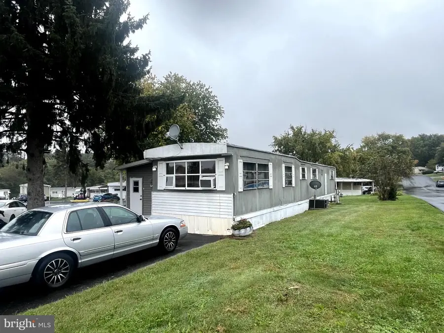 816 Marlette Cir, Mount Wolf, PA 17347 - #3
