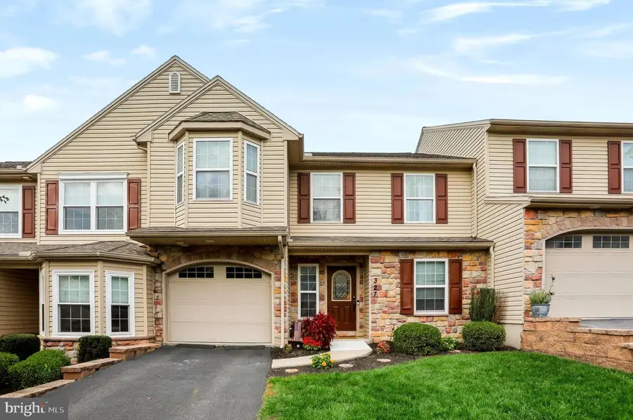 327 Weatherstone Dr, New Cumberland, PA 17070 - #2