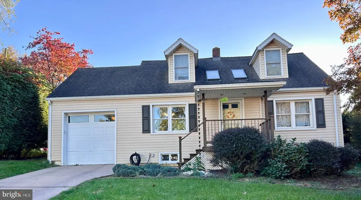 6 Ridgeway Dr, York, PA 17404 - #1