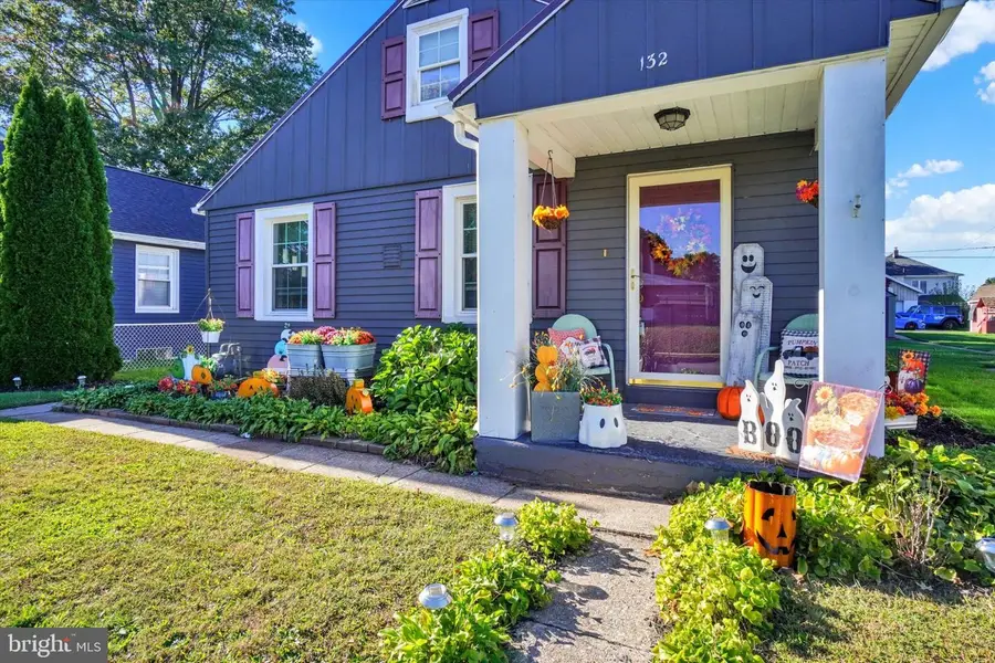 132 N 4th St, Mount Wolf, PA 17347 - #2