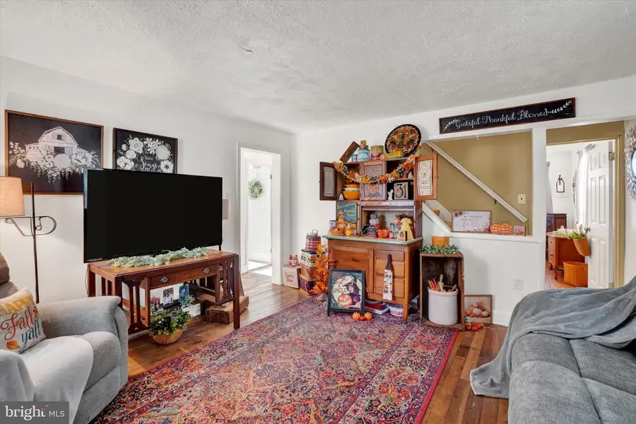 132 N 4th St, Mount Wolf, PA 17347 - #3