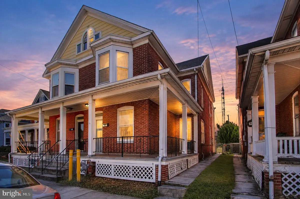 284 Third St, Hanover, PA 17331 - #1