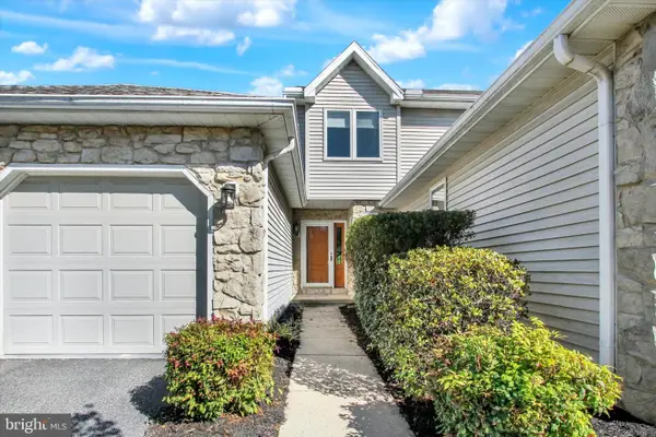 2563 Fairway Dr #2563, YORK, PA 17402