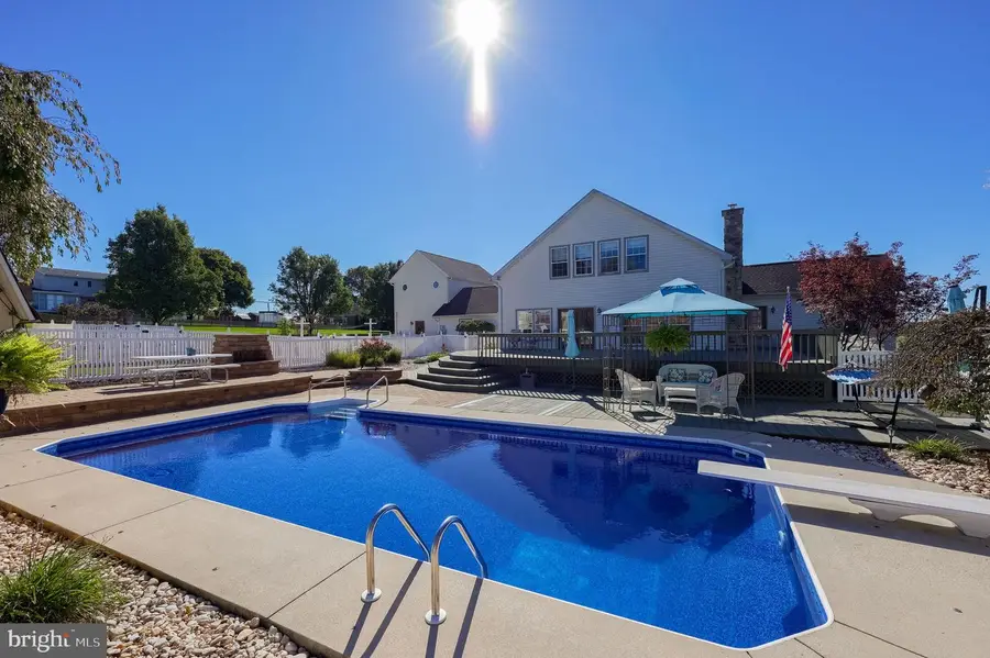 25 Yocumtown Rd, Etters, PA 17319 - #2