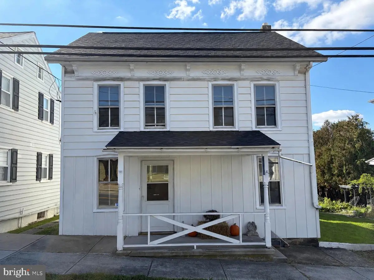 15 Baltimore St, Spring Grove, PA 17362 - #1