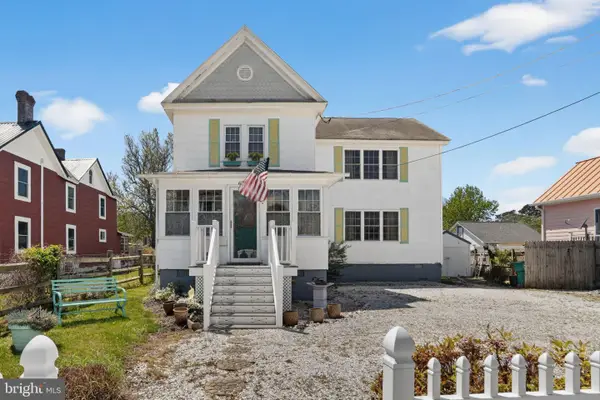 6390 Church St, CHINCOTEAGUE ISLAND, VA 23336