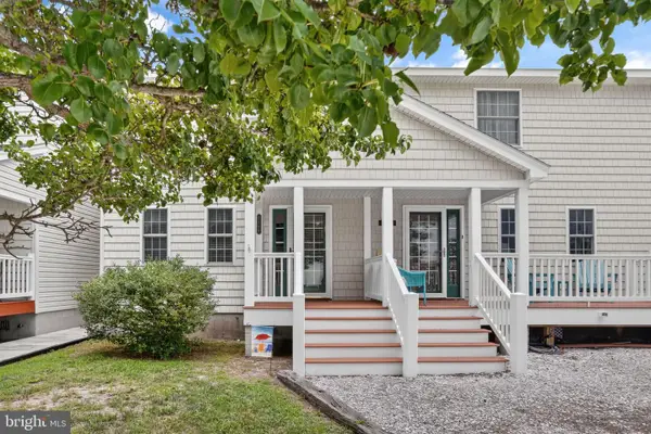 6484 Coachs Ln, CHINCOTEAGUE ISLAND, VA 23336