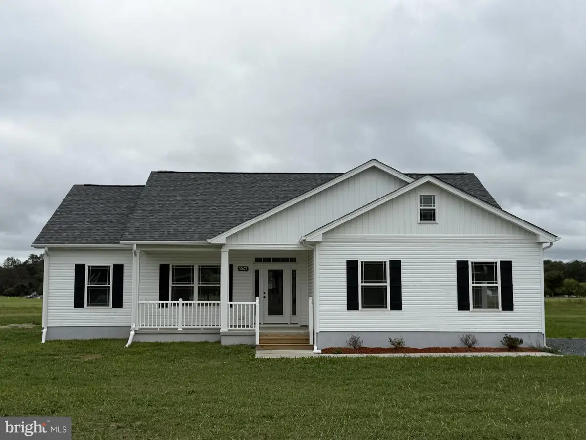37672 Blue Crab Cir, Painter, VA 23420 - #1