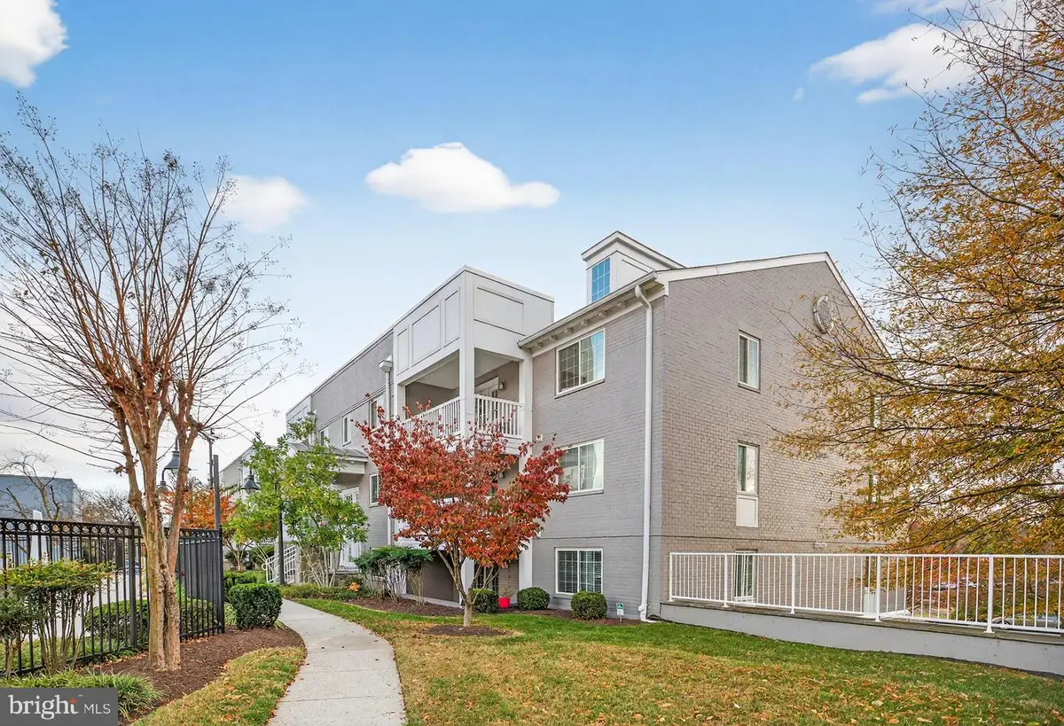 4163 S Four Mile Run Dr #301, Arlington, VA 22204 - Image #1