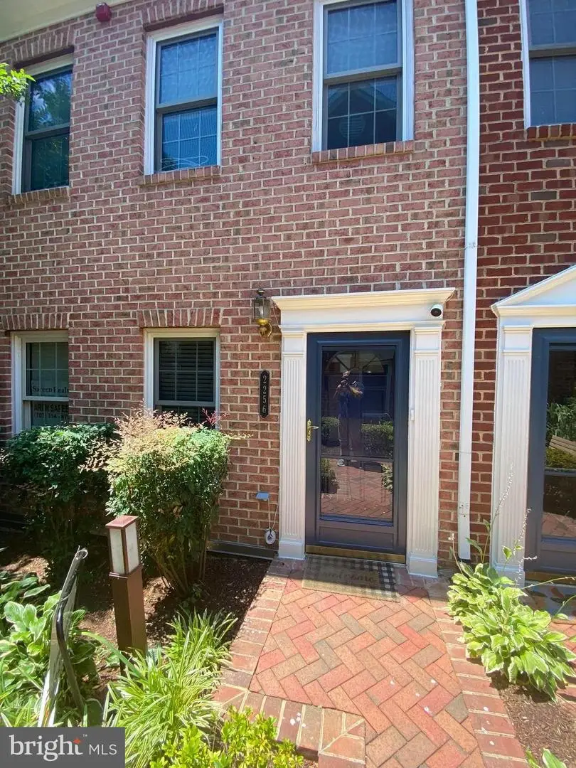 2256 S Garfield St #11, Arlington, VA 22206 - Image #1