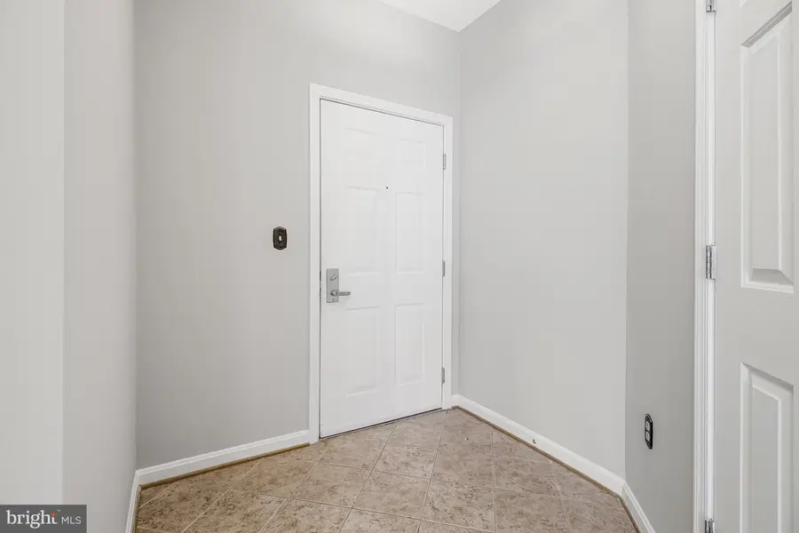 801 S Greenbrier St #412, Arlington, VA 22204 - Image #2