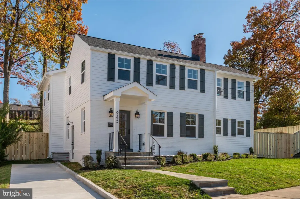 945 N Lebanon St, Arlington, VA 22205 - Image #1