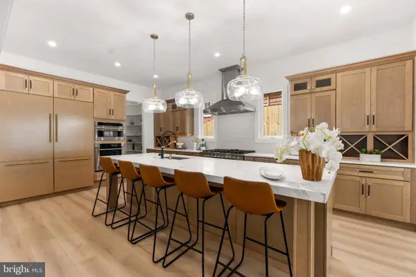 1905 N Taylor St, ARLINGTON, VA 22207