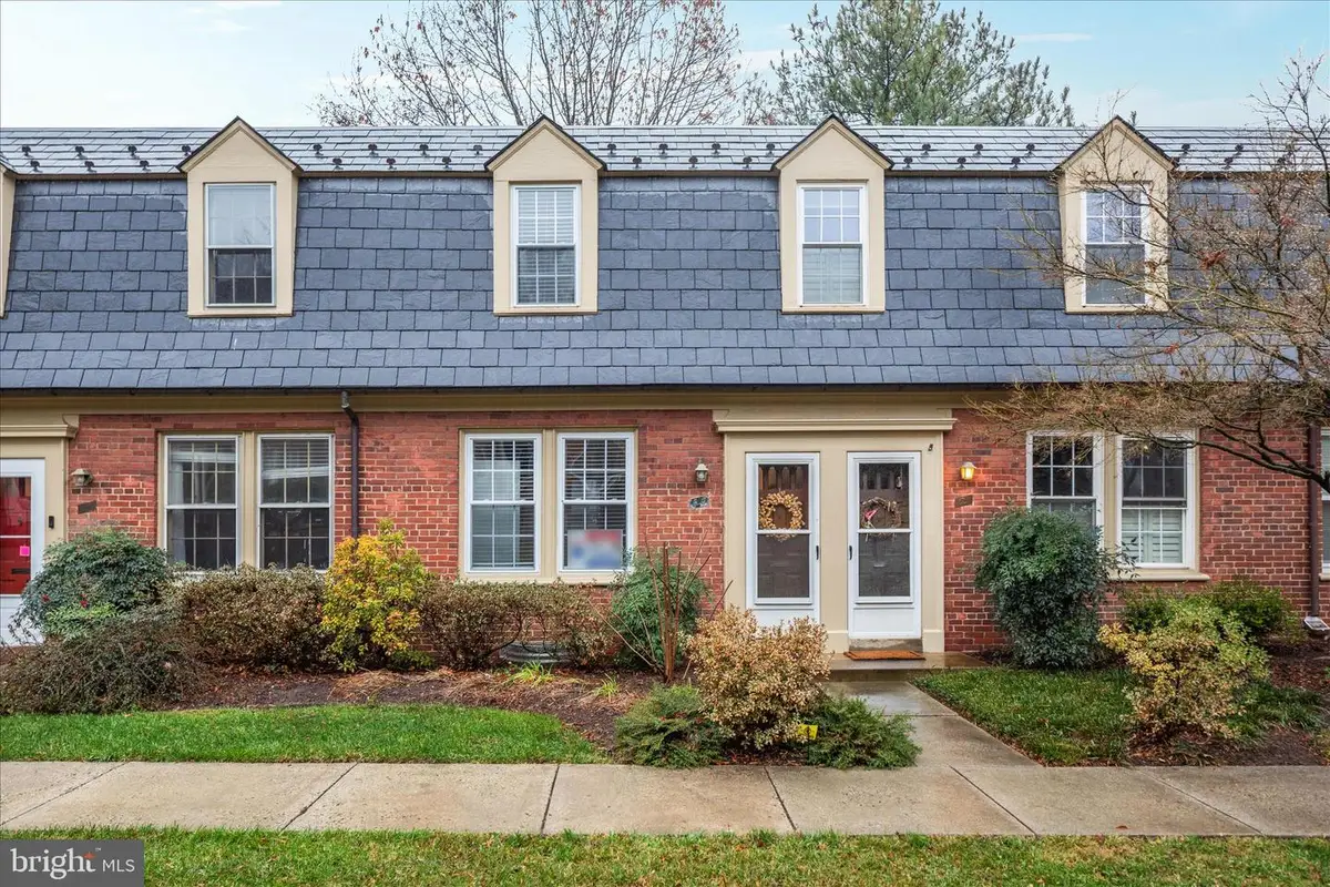 1021 S Barton St #120, Arlington, VA 22204 - Image #1