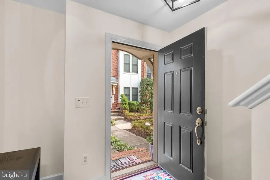 2503 S Kenmore Ct, Arlington, VA 22206 - #3