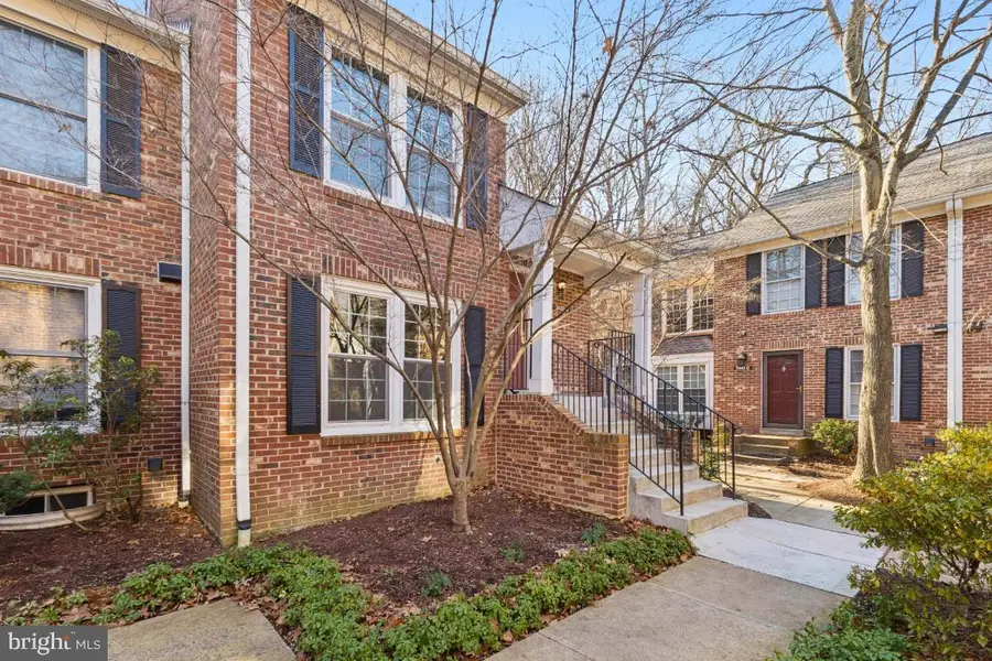 2452 S Walter Reed Dr #3, Arlington, VA 22206 - Image #2