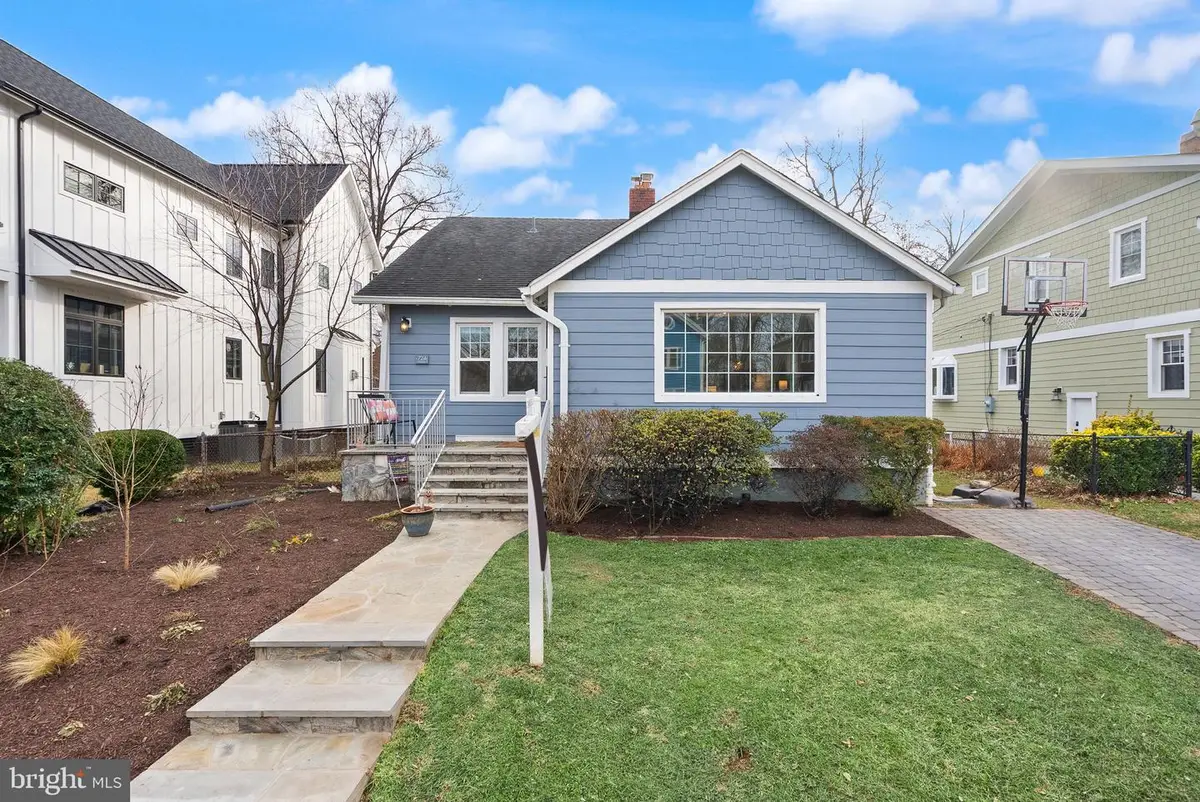 724 25th St S, Arlington, VA 22202 - #1