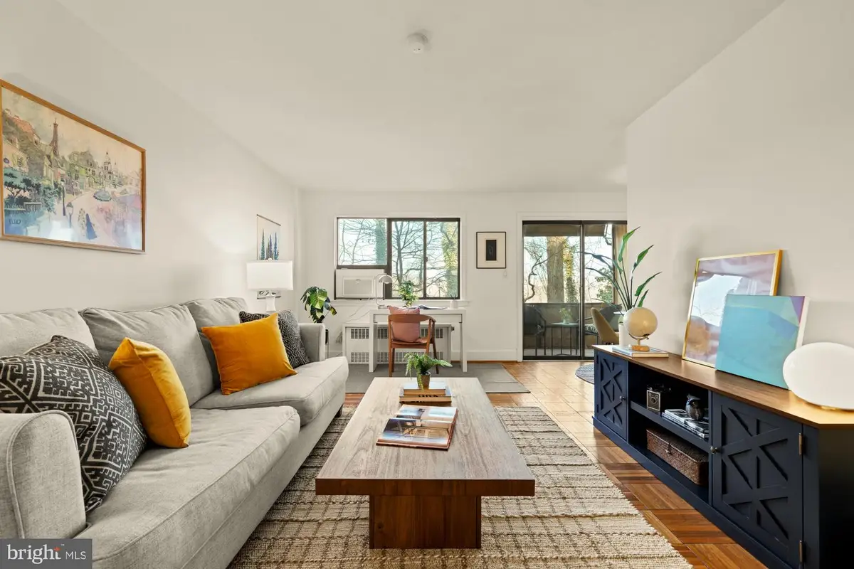 1577 N Colonial Ter #205y, Arlington, VA 22209 - Image #1