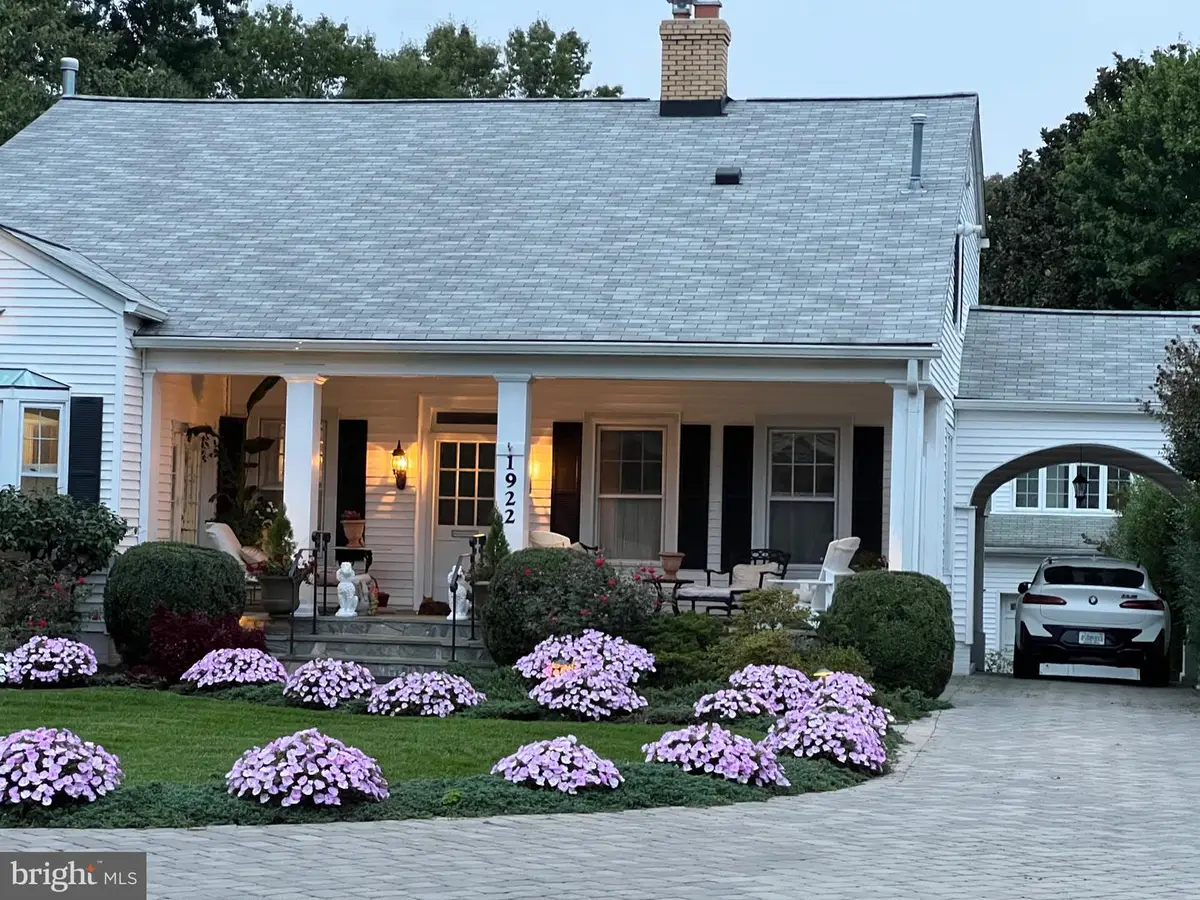 1922 S Arlington Ridge Rd, Arlington, VA 22202 - #1