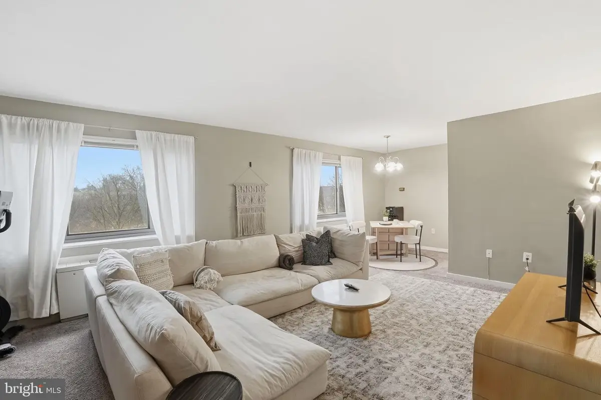 1300 S Arlington Ridge Rd #204, Arlington, VA 22202 - Image #1