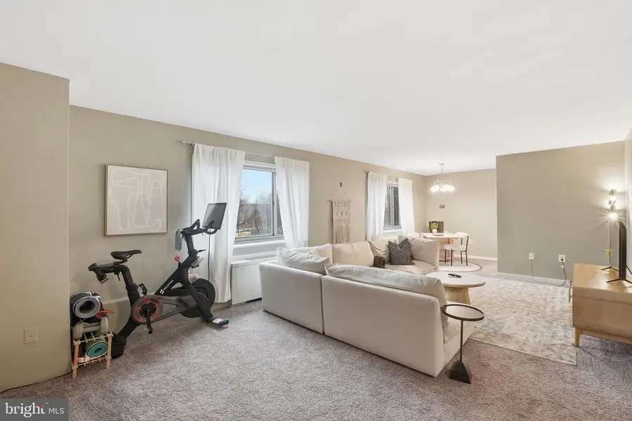 1300 S Arlington Ridge Rd #204, Arlington, VA 22202 - Image #3