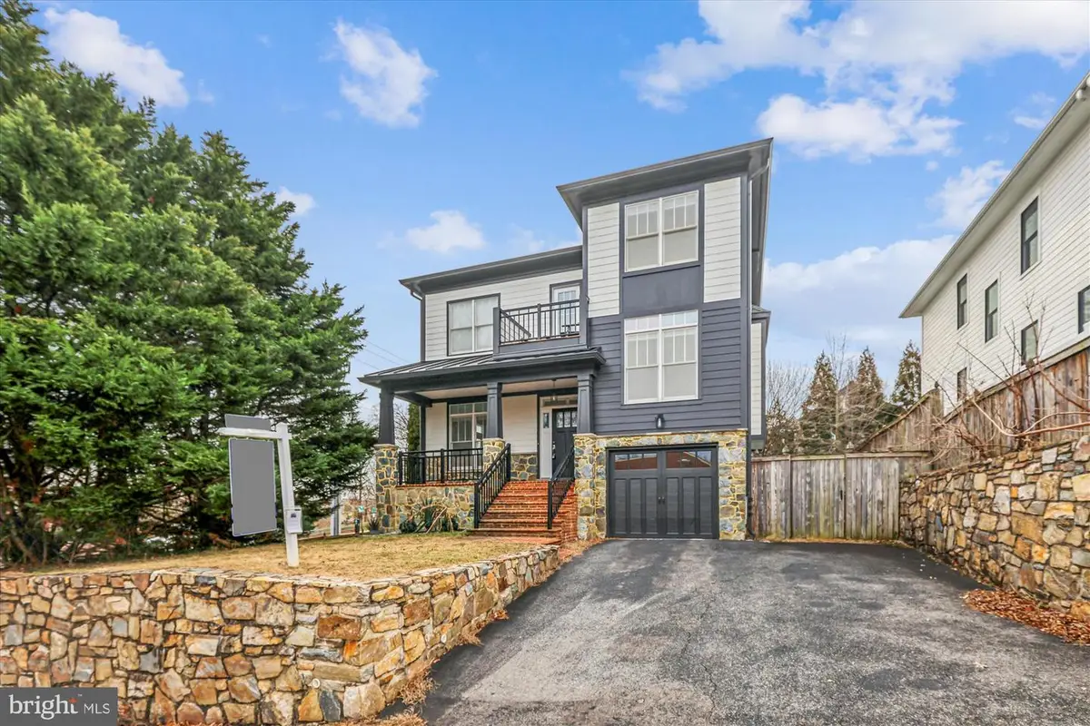 2500 12th St N, Arlington, VA 22201 - Image #1