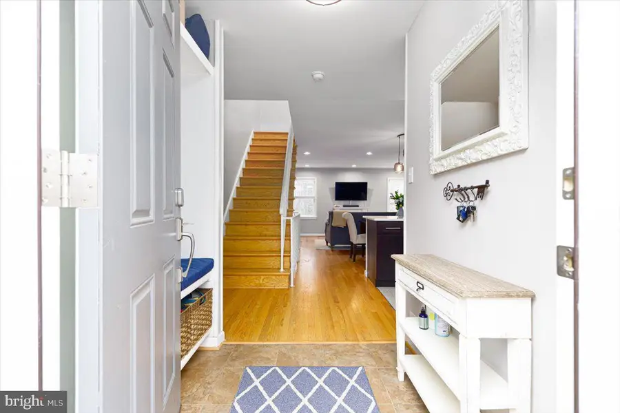 2049 S Glebe Rd, Arlington, VA 22204 - #3