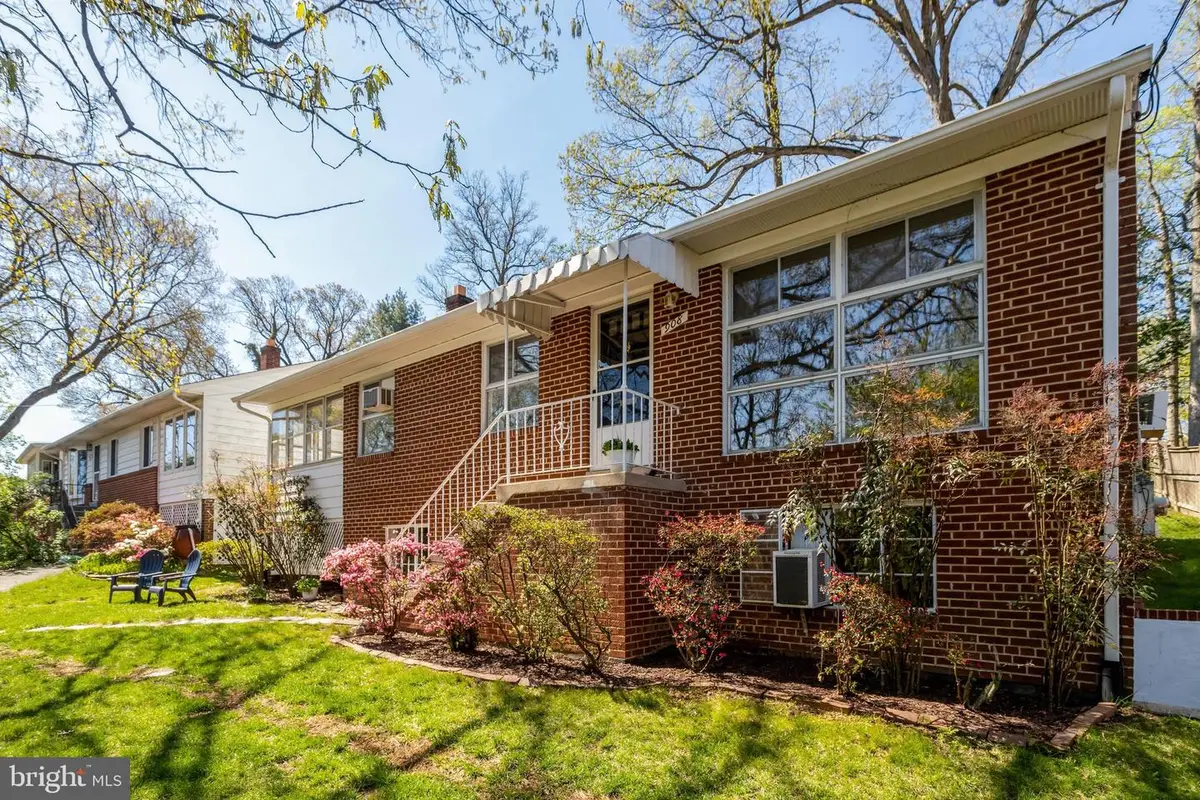 908 N Arlington Mill Dr, Arlington, VA 22205 - #1