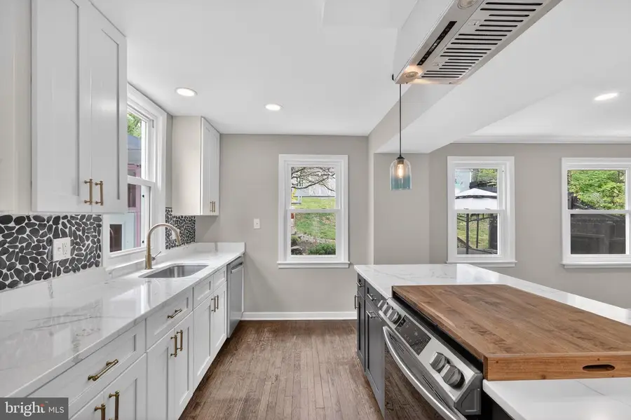 2213 S Dinwiddie St, Arlington, VA 22206 - #2