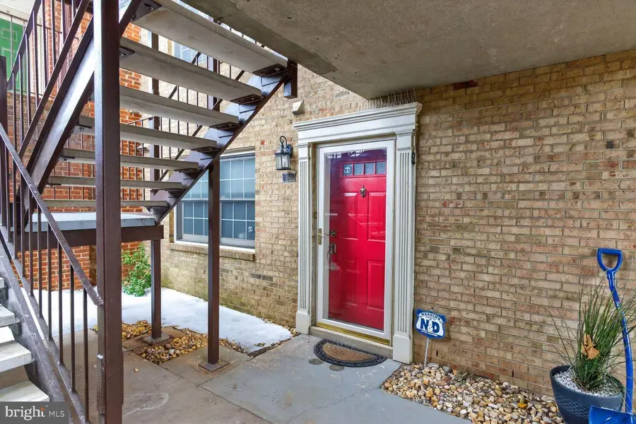 939 S Scott St #unit #1, Arlington, VA 22204 - #2