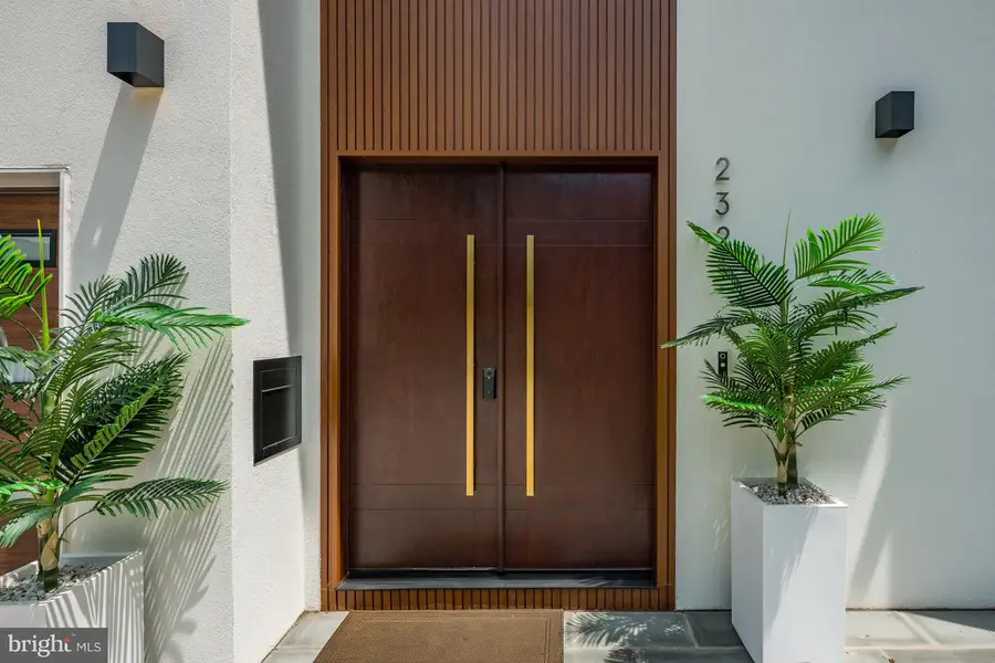 2321 N Richmond St, Arlington, VA 22207 - #2