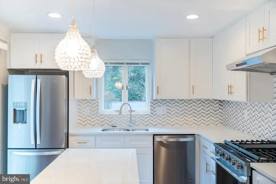 2400 S Arlington Ridge Rd, Arlington, VA 22202 - #2