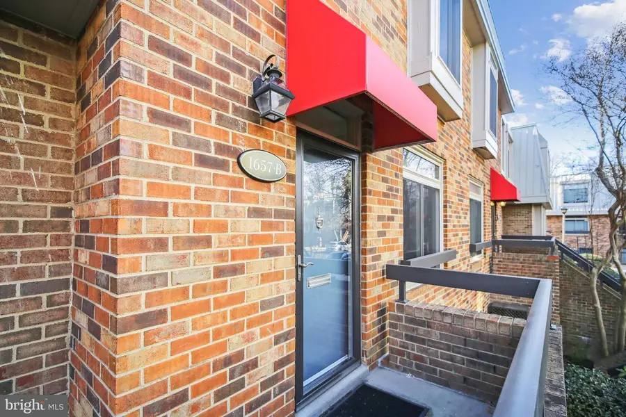 1657 S Hayes St #b, Arlington, VA 22202 - #3