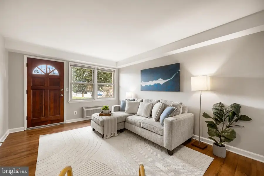 2030 N Woodrow St #1, Arlington, VA 22207 - #2