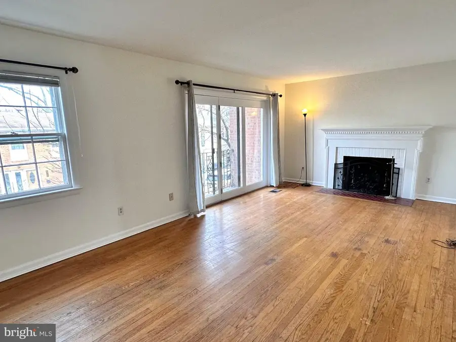 922 S George Mason Dr, Arlington, VA 22204 - #3