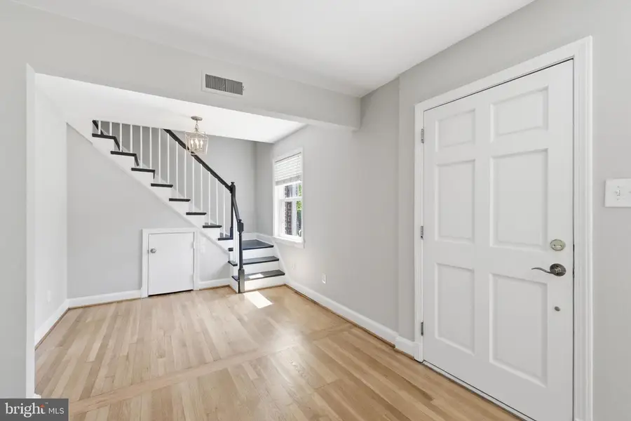 2331 N Underwood St, Arlington, VA 22205 - #3