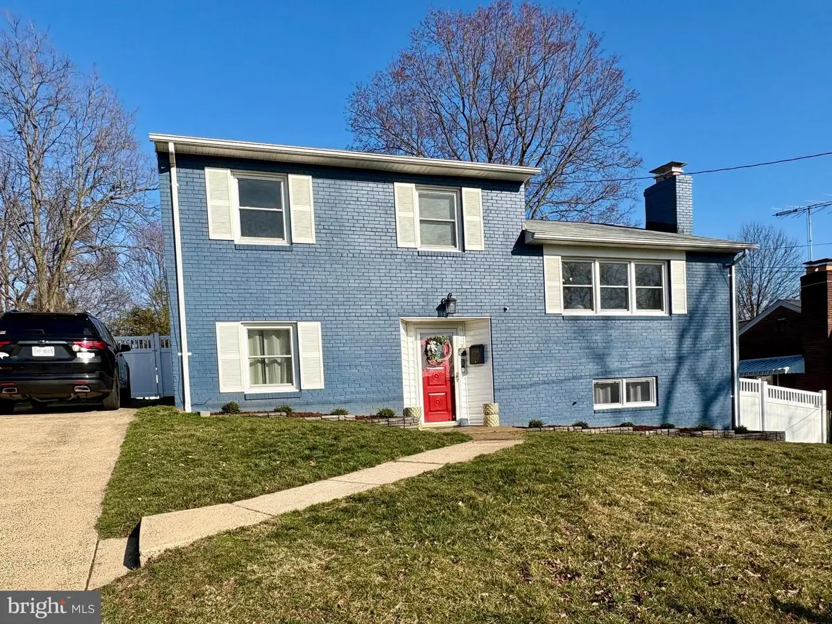 2319 N Roosevelt St, Arlington, VA 22205 - #1