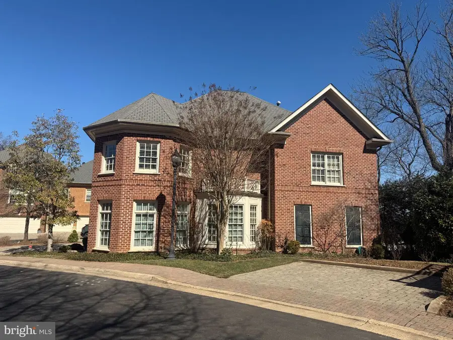 3811 N Randolph Ct, Arlington, VA 22207 - #2